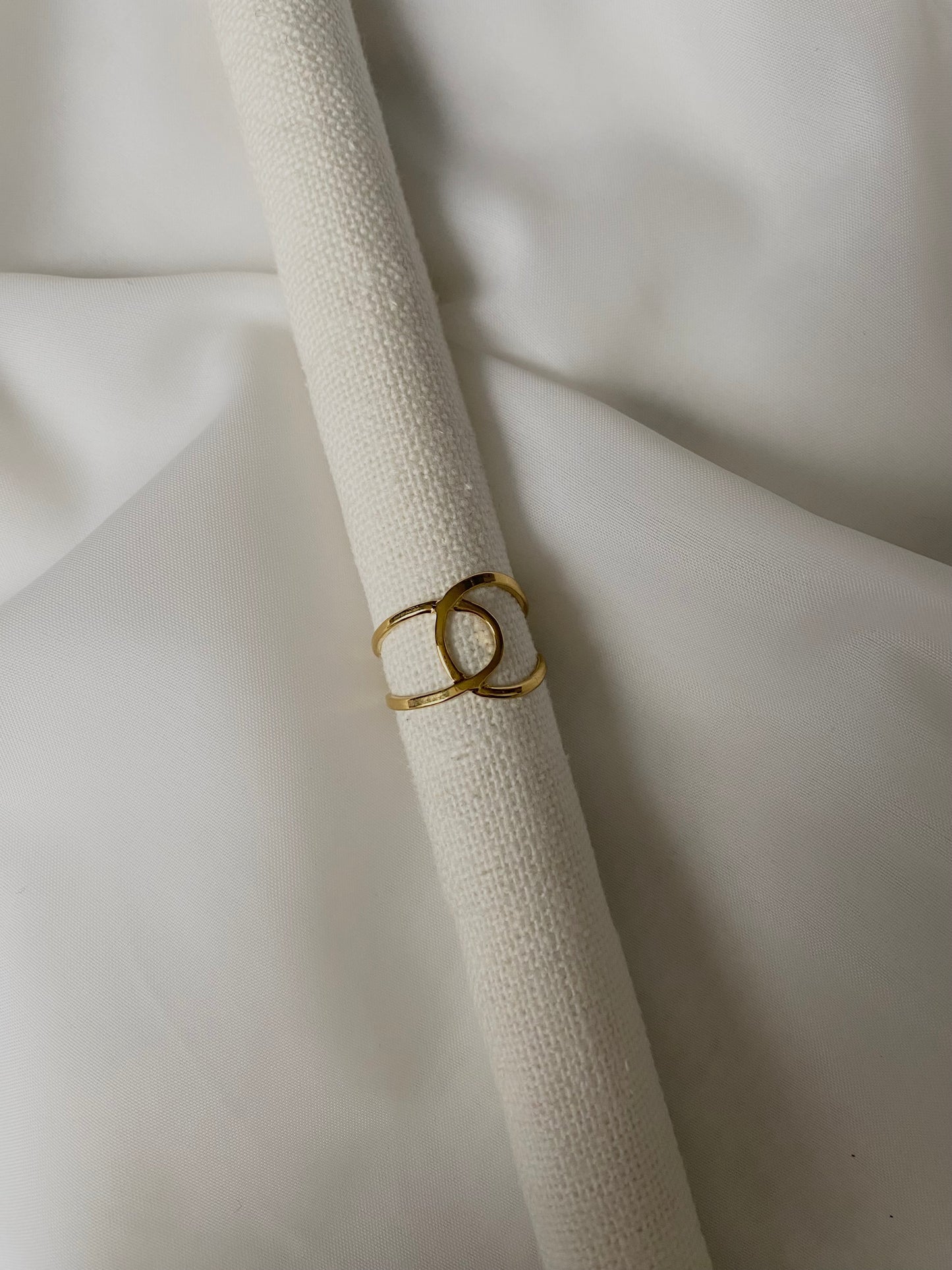 Maëva golden ring
